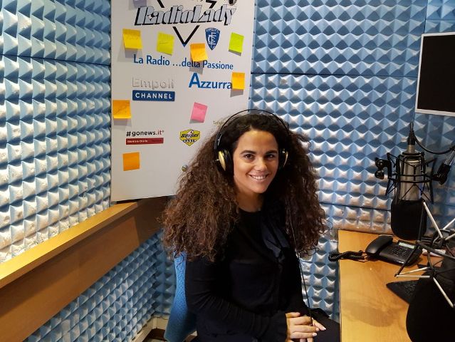 Irene Fontanarosa negli studi di Radio Lady a Empoli (foto gonews.it)