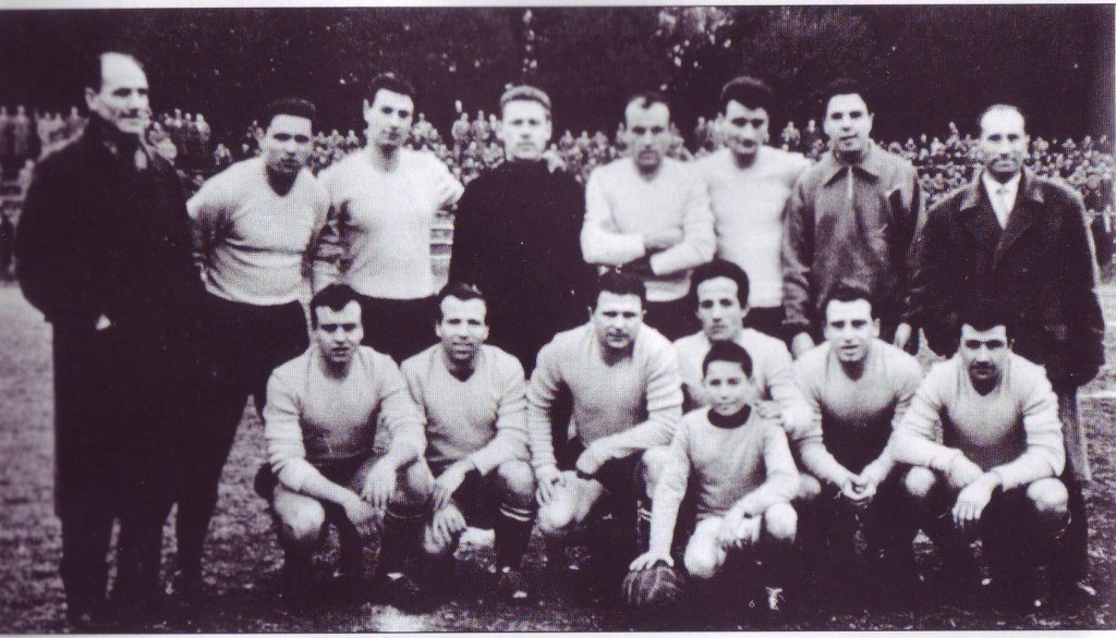 Il Signa 1914 in campo contro l'Empoli. Puskas è il terzo in basso da sinistra