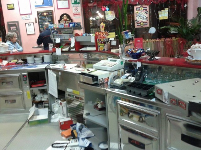 Il Rosmady Caffè di Montecatini Terme devastato (da facebook)