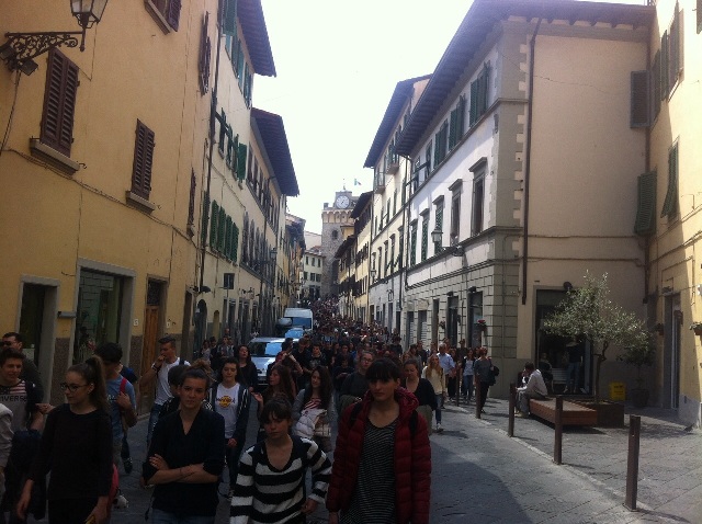la scuola Balducci di Pontassieve in corteo