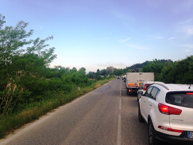 La coda formatasi tra Martignana e Ortimino