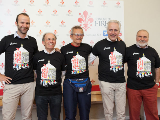 Da sinistra: Andrea Vannucci, Giancarlo Romiti, Fulvio Massini, Eugenio Giani, Calogero Cirneco (foto: firenzemarathon.it)