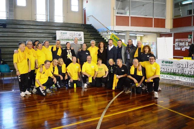 L'esibizione di calcio camminato