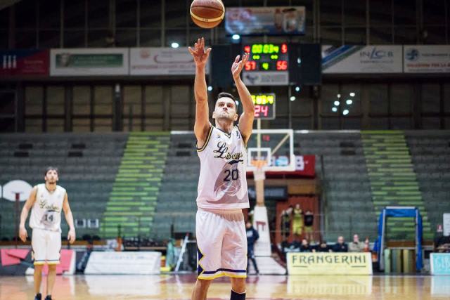 Il tiro libero decisivo Armillei (foto M. Sisi)