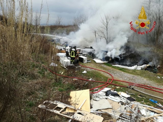 Discarica a fuoco a Pistoia: tra i rifiuti anche elettrodomestici - gonews