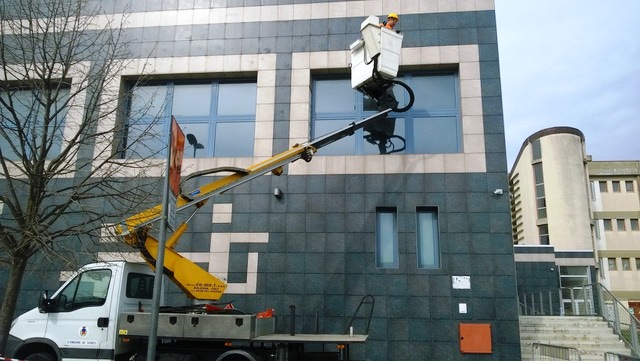 Intervento di manutenzione al palazzetto Falcone e Borsellino