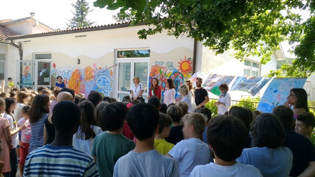 I bambini colorano le scuole con i murales. Succede a Capannori - gonews