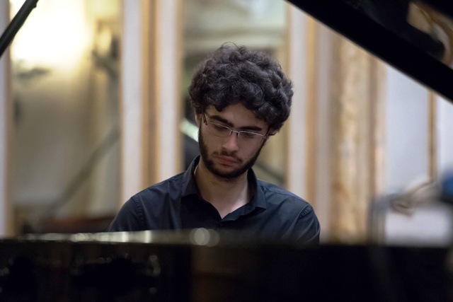 Il pianista Sergio Costa