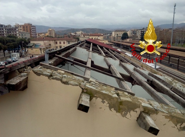 arezzo_tetto_magazzino_vento_maltempo_2017_12_12_