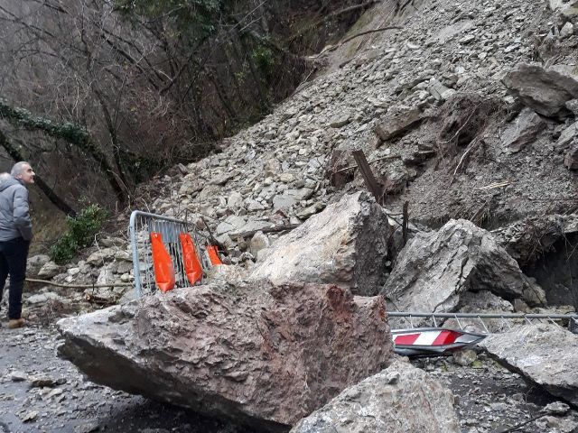 careggine_strada_bloccata_maltempo_2017_12_12_