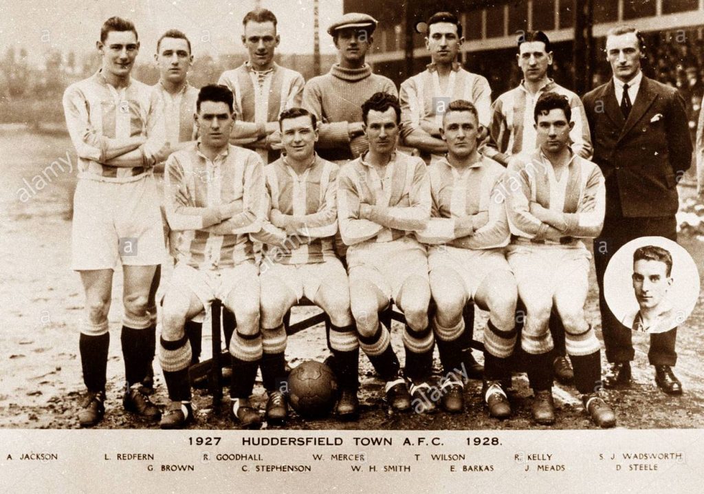Con l'Huddersfield, Jackson è il primo in piedi da sinistra