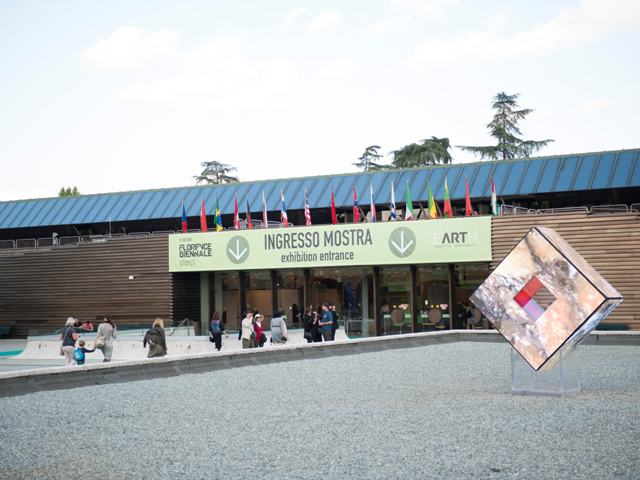 Foto 3 - L_istallazione di Tim Guider ingresso spadolini mostra artigianato fortezza da basso