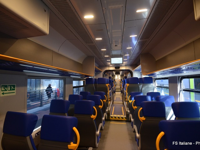 Pendolari, consegnato alla Regione nuovo treno Jazz. Altri 4 in arrivo