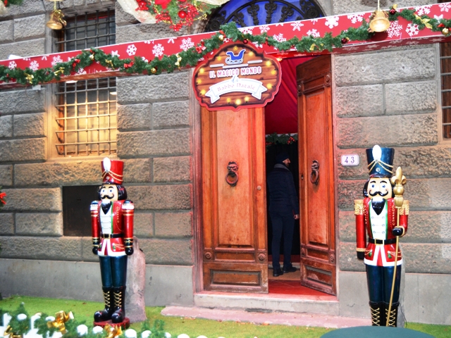 Foto Casa Di Babbo Natale.Santa Claus Prende Casa A Empoli In Centro Il Magico Mondo Di Babbo Natale Gonews It