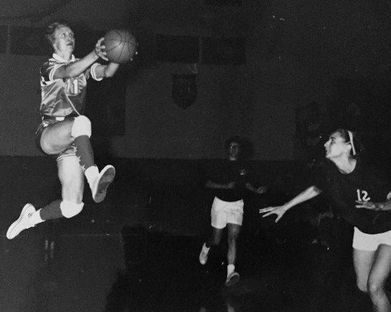 La prima schiacciata una pietra miliare nella pallacanestro femminile