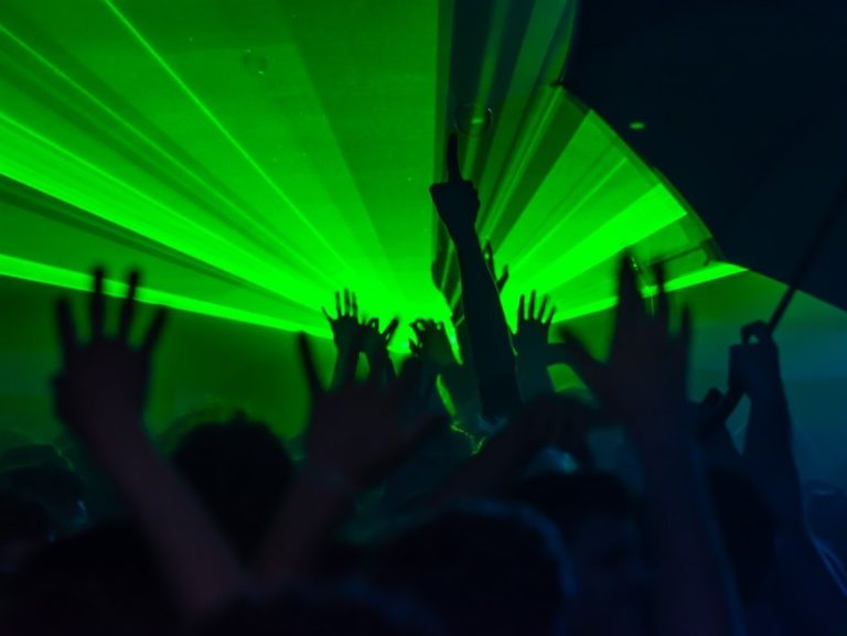 Rave party a Santa Luce verso la conclusione, restano 400 partecipanti ...