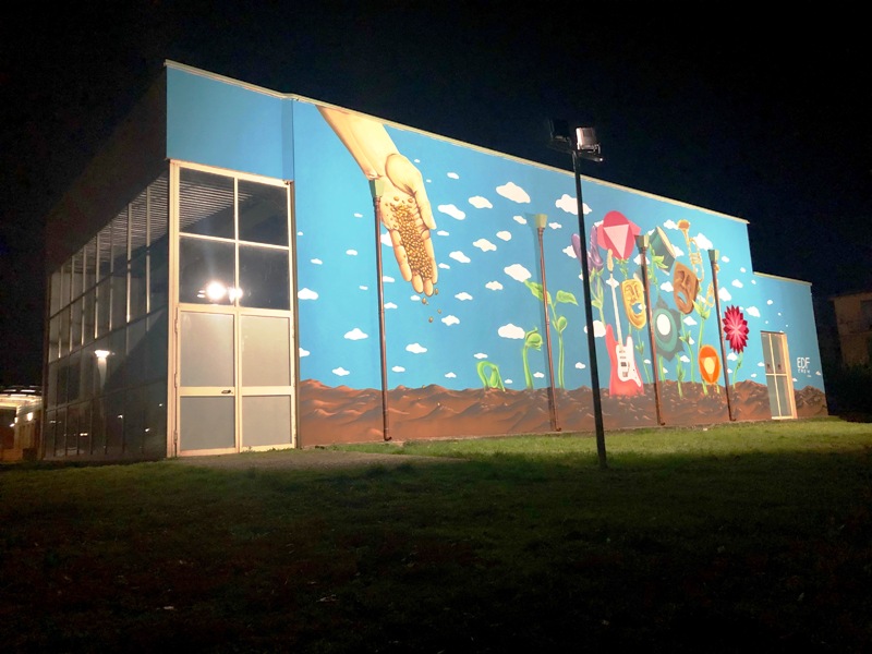 Sala Polifunzionale dell’Orto di San Matteo e la facciata della Scuola Giovanni Pascoli di Orentano