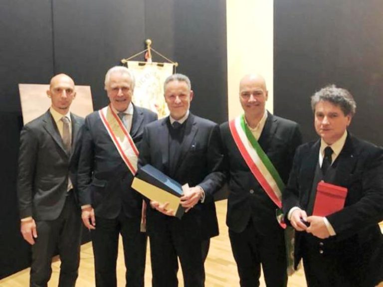 il Presidente Eugenio Giani, il Sindaco Juri Taglioli, il Vicesindaco Matteo Ferrucci e il professor Giovanni Ranieri Fascetti durante la cerimonia di consegna del Premio Brunelleschi 2018 al Granduca di Toscana, Sigismondo DâAsburgo Lorena, ultimo discendente di una casata che ha promosso, grazie a geni come Alessandro Manetti e Leonardo Ximenes, importanti opere idrauliche e di bonifica, tuttora funzionanti e integre nel territorio di Vicopisano.