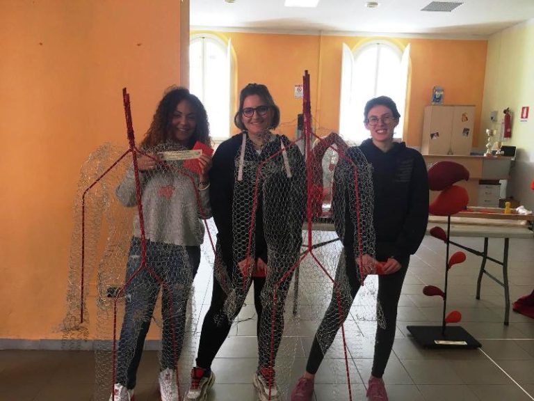 Le vincitrici con l'opera da loro realizzata