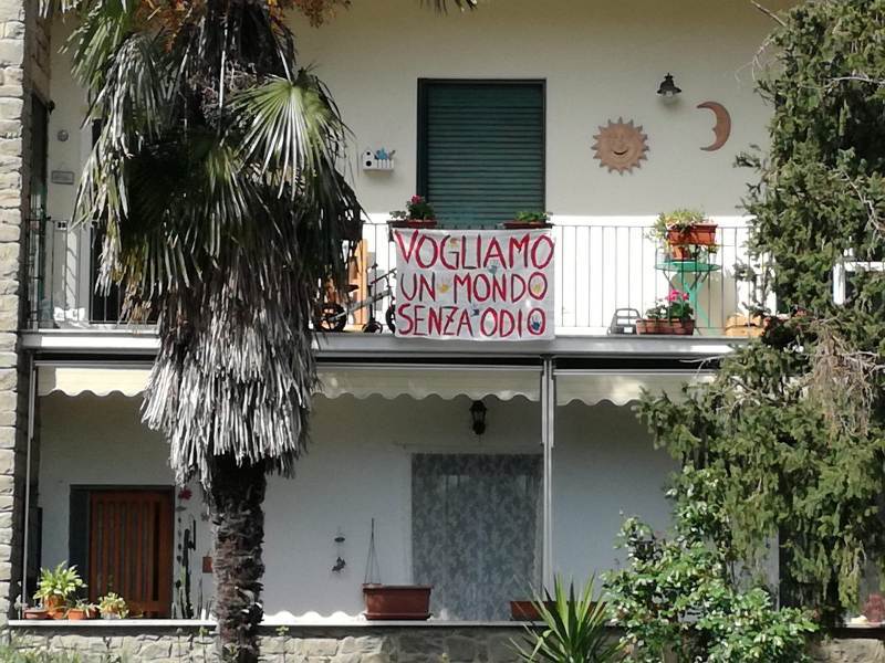 striscioni e piazza dei tigli3