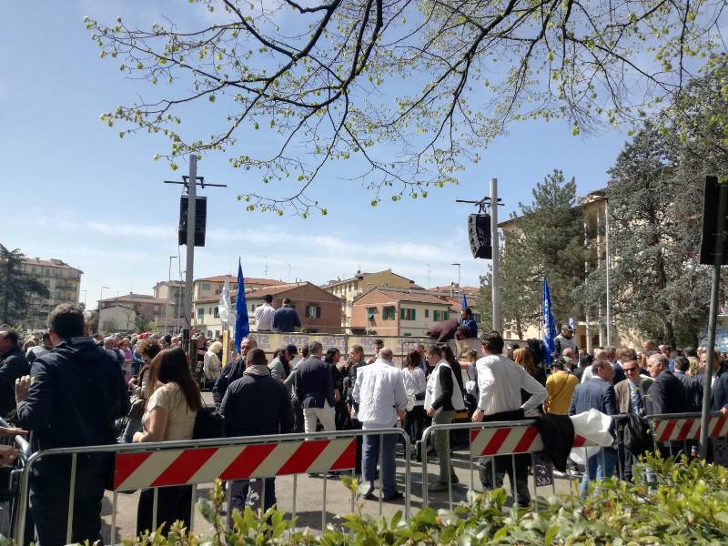 striscioni e piazza dei tigli7
