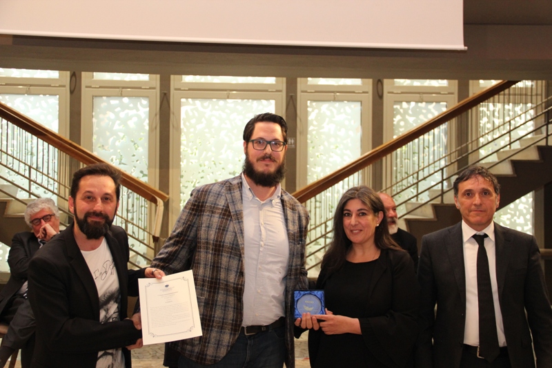 La Spinetta ritira il premio Tobia Cionini con sindaco terricciola Maria Antonietta Fais Antonio Spinello e Christian Contessa