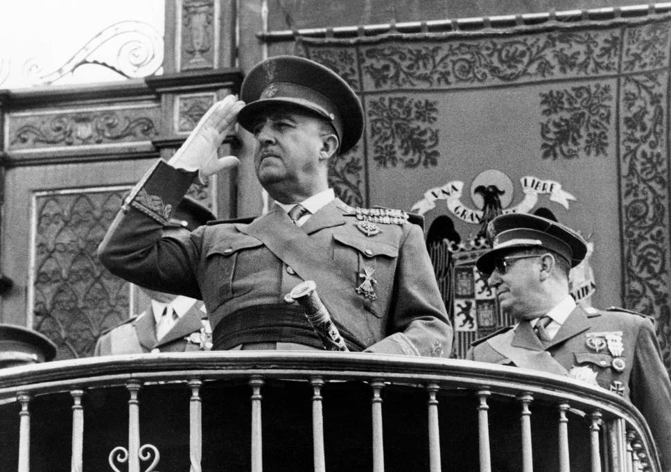 Francisco Franco a una parata militare negli anni '60