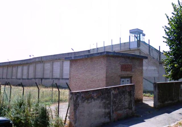 Detenuto prende a calci un poliziotto in carcere a Pisa