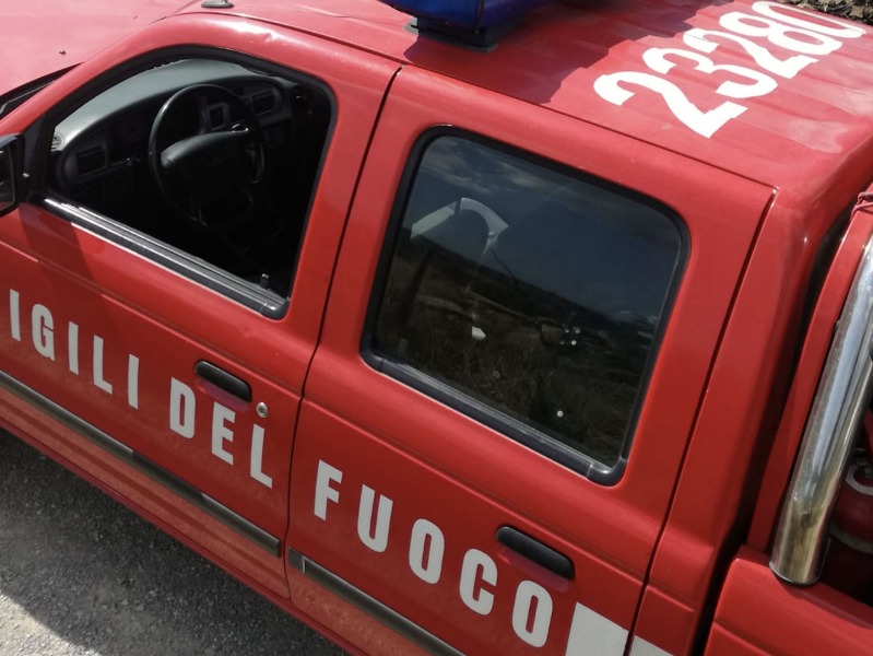 Macchina finisce nel fiume, da Arezzo recuperata in Umbria: nessuna persona a bordo - gonews