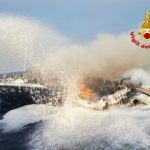 Brucia e affonda barca a Porto Ercole, salve le persone a bordo