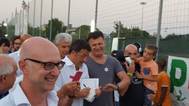 Alessio Spinelli durante l'arrivo di Matteo Renzi a Fucecchio nel 2017