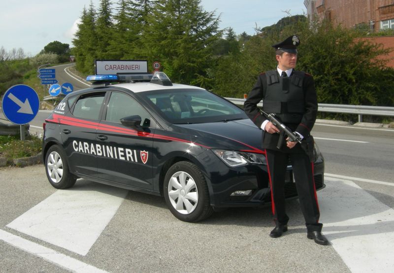Insegue la ex in auto a Poggibonsi, salvata dai carabinieri