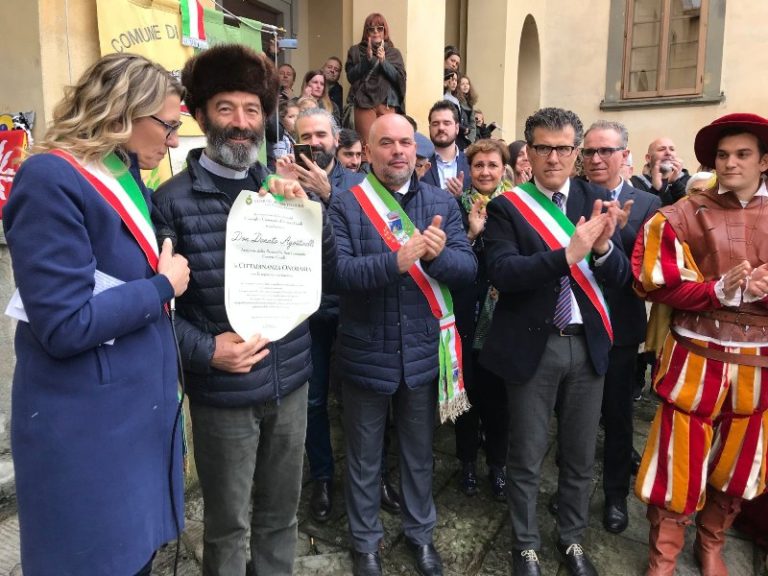 cerreto_guidi_don_donato_agostinelli_cerimonia_cittadinanza_onoraria_2019_11_24___6-768x576