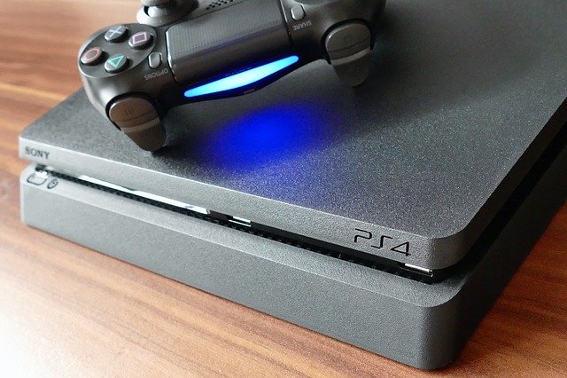 Joypad PS4 e altri accessori PlayStation: guida all'acquisto