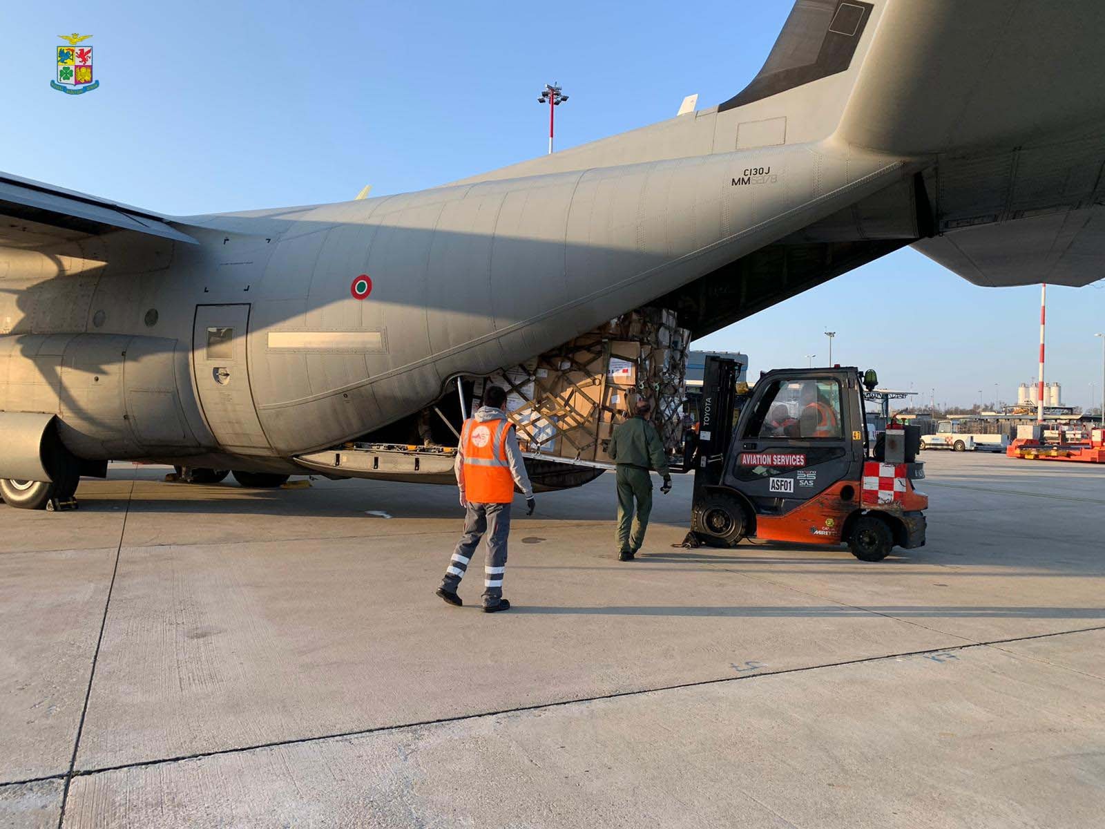 Covid-19, continua il ponte aereo dell'Aeronautica Militare per trasferire  materiale sanitario 