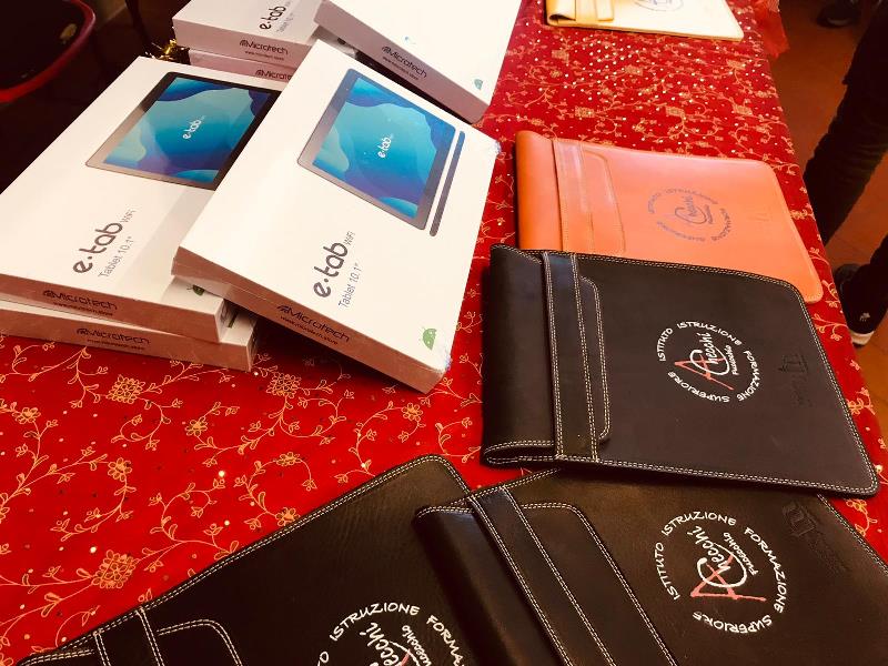 consegna tablet natalizi checchi fucecchio_ (10)