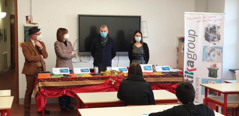 consegna tablet natalizi checchi fucecchio_ (13)