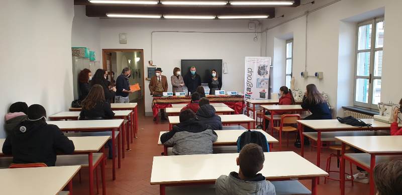 consegna tablet natalizi checchi fucecchio_ (15)