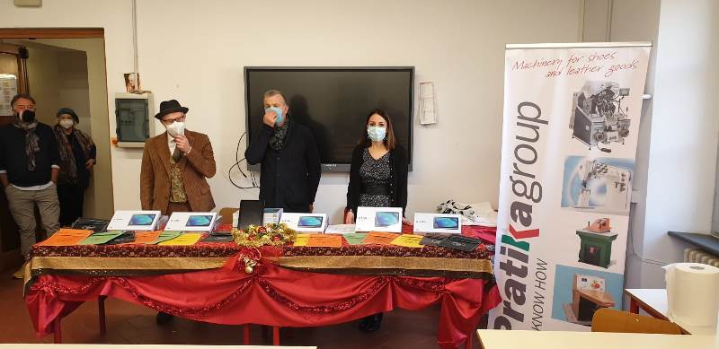 consegna tablet natalizi checchi fucecchio_ (16)