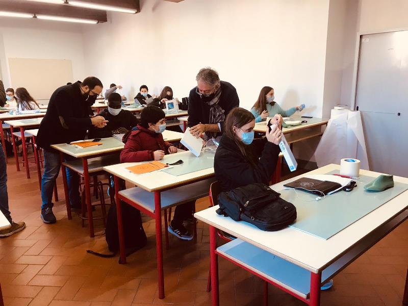 consegna tablet natalizi checchi fucecchio_ (6)