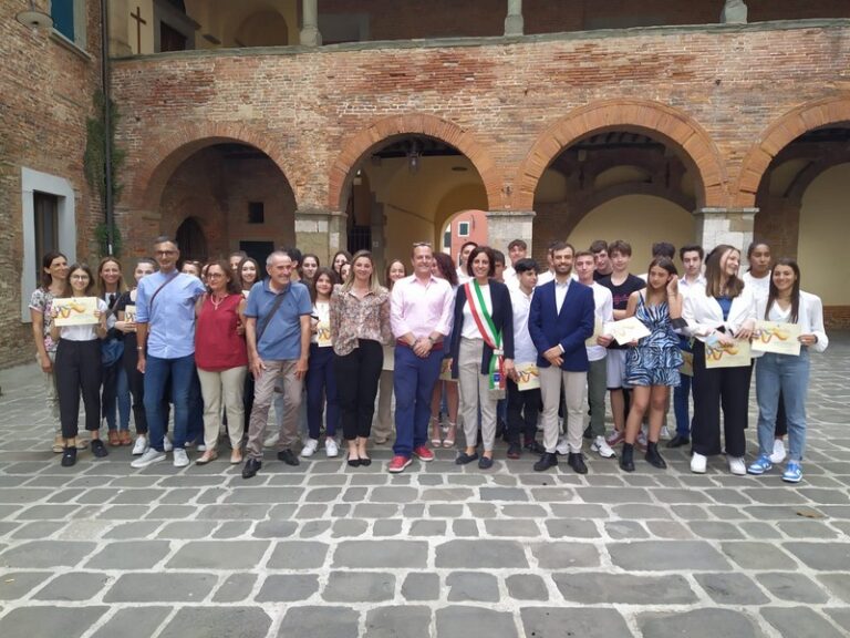 Consegnato borse di studio agli studenti eccellenti di Altopascio