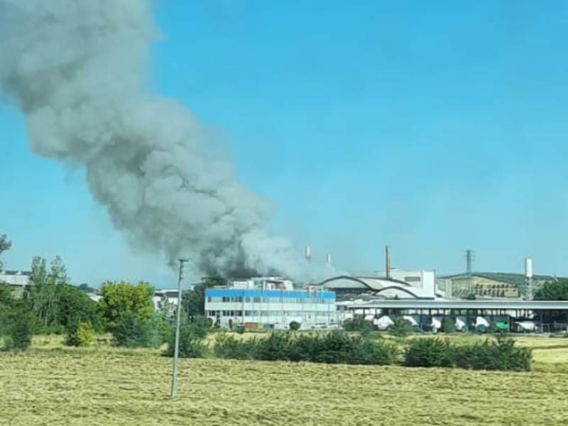 Incendio in mattinata nella zona industriale di Empoli
