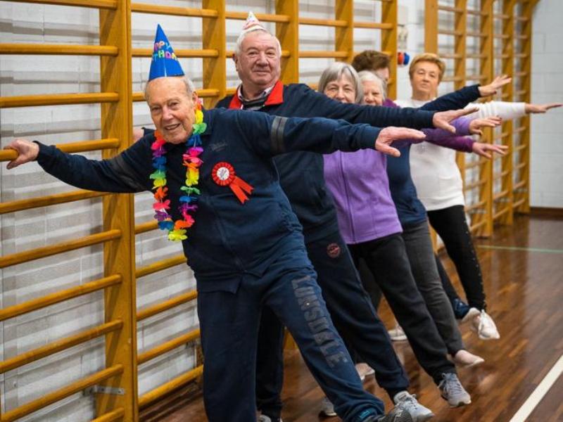 Lo sport non ha età, Antonino Occhipinti festeggia 95 anni in palestra