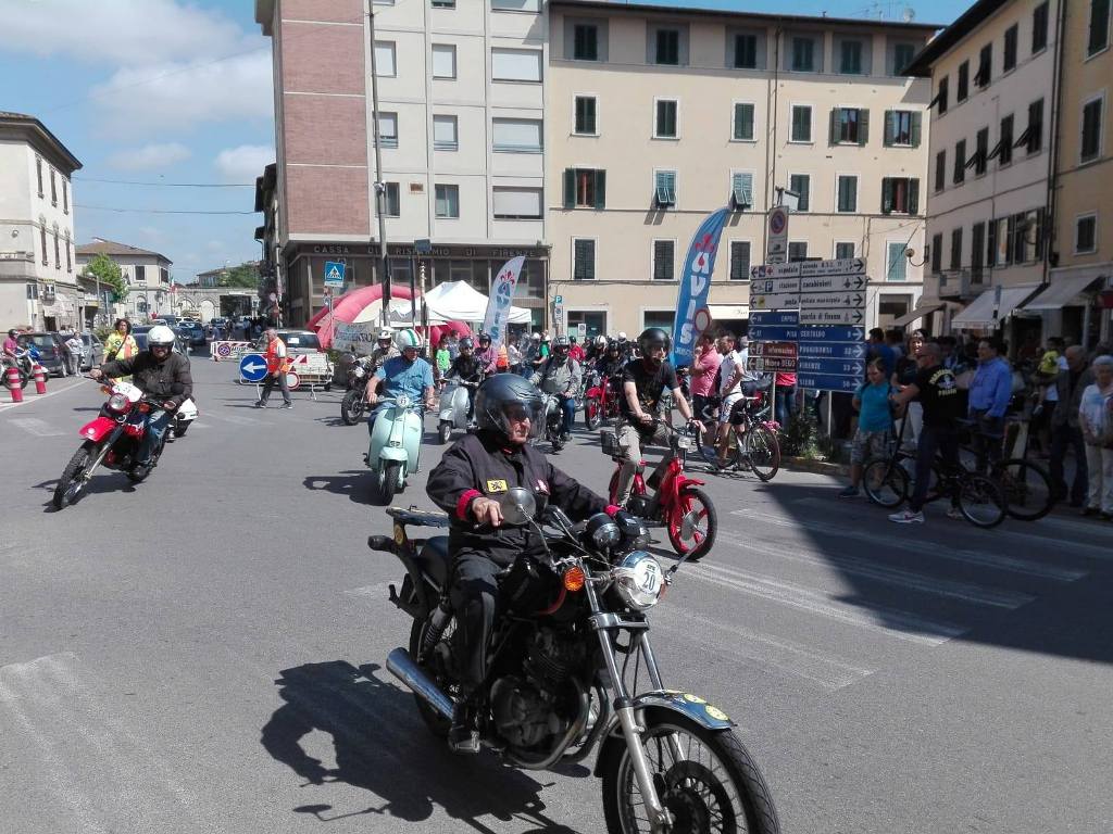 Moto, scooter e sidecar d'epoca in raduno a Castelfiorentino per il 2 giugno