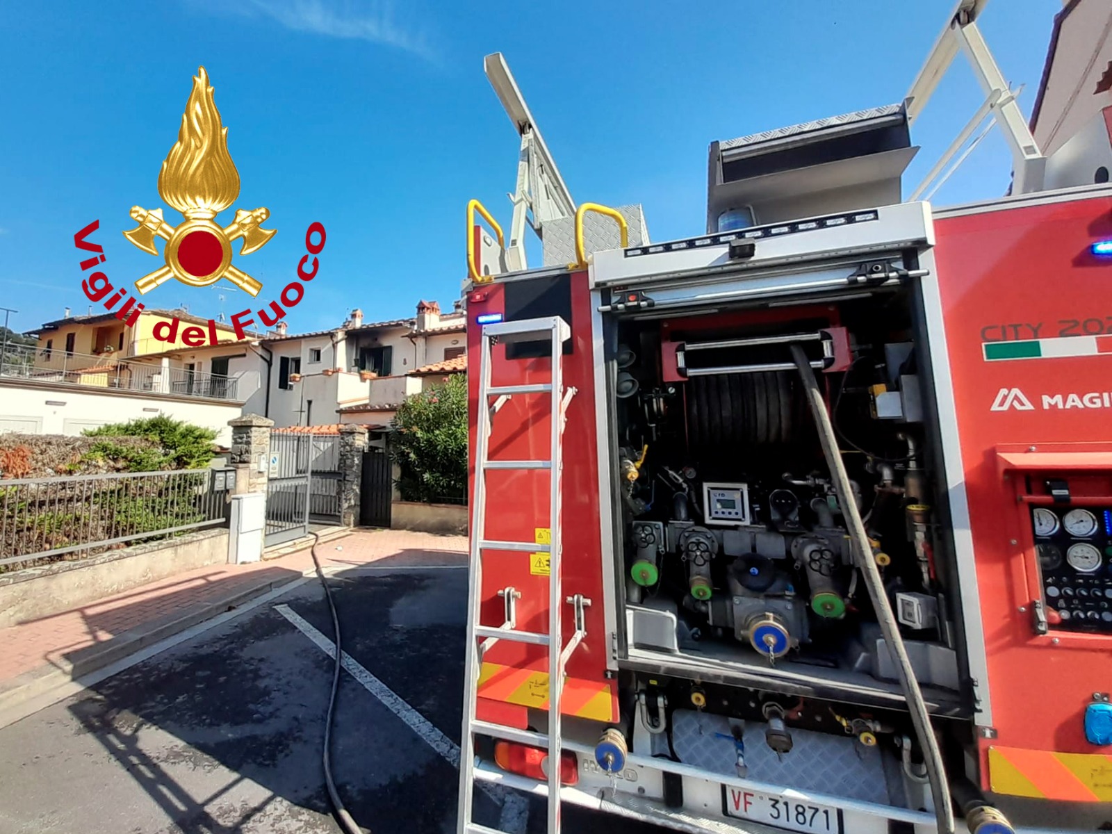 Incendio nella cucina di un appartamento a Calenzano, muore un gatto 