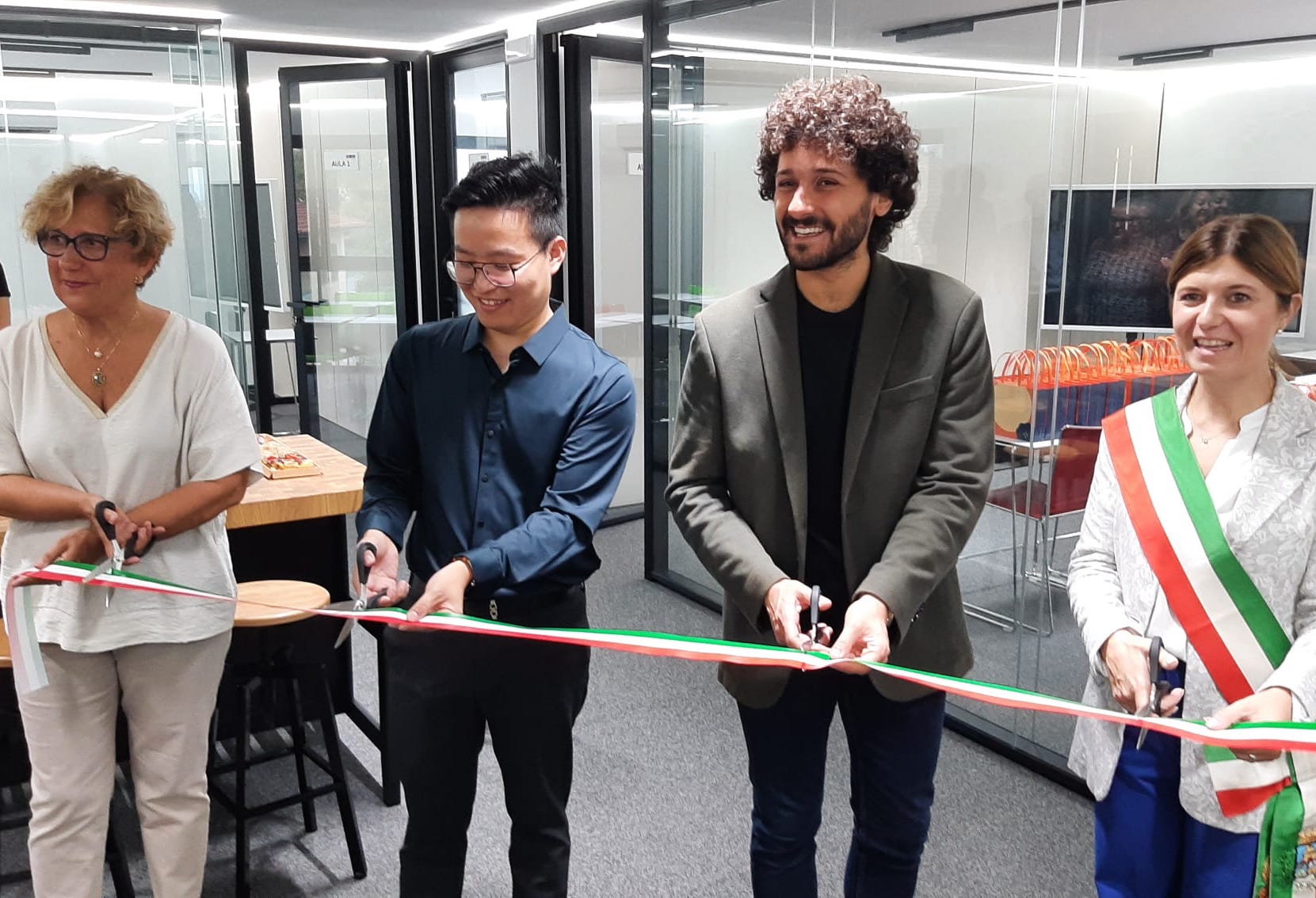 Nuova scuola di lingue a Empoli: taglio del nastro alla Aidu School -  gonews.it