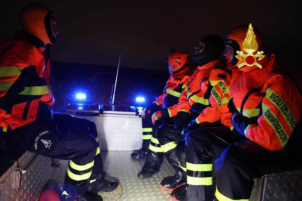 maltempo_2_3_novembre_campi_bisenzio_allagamenti_sommozzatori_4