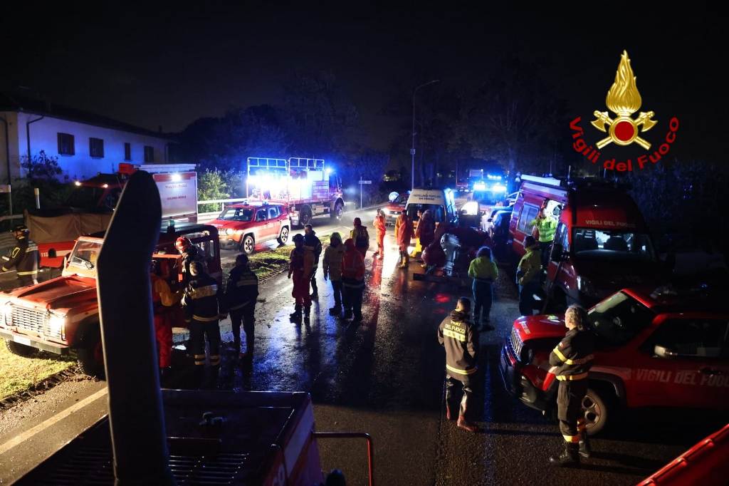 maltempo_2_3_novembre_campi_bisenzio_allagamenti_sommozzatori_6