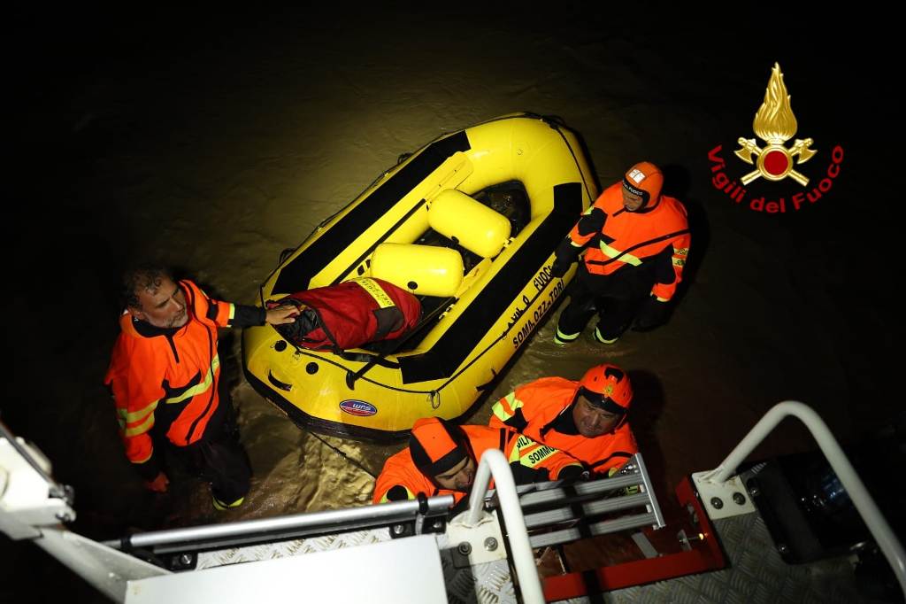 maltempo_2_3_novembre_campi_bisenzio_allagamenti_sommozzatori_7