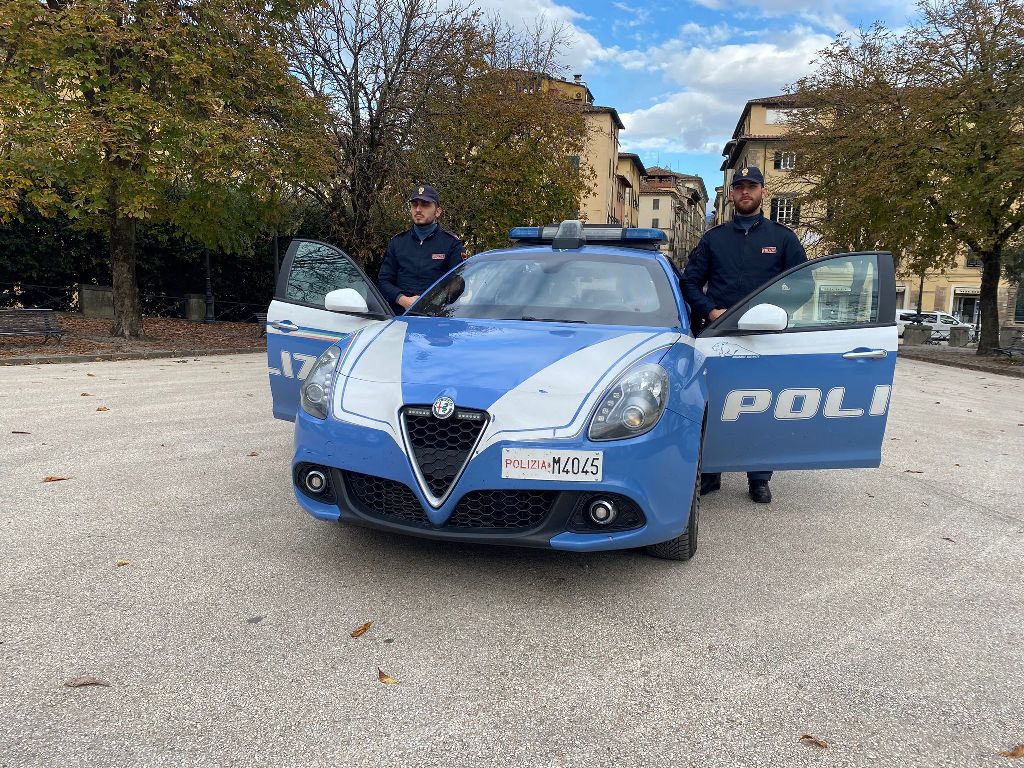 Violenza sessuale in pieno giorno a Prato, arrestato 37enne